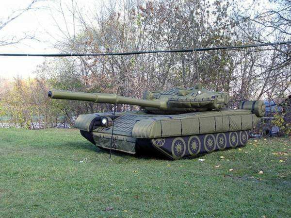 德保陆地军事假目标坦克